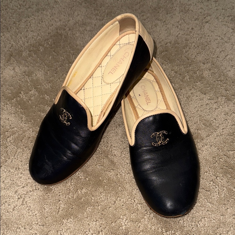 Chanel
Chanel Black/Cream Leather CC Ballet Flats 38.5